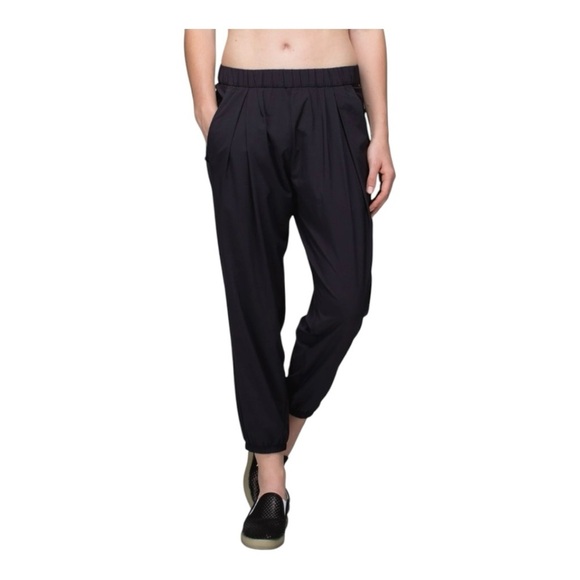 Lululemon Rollin' With My Omies Pant | Black | Size 8 - Picture 12 of 15